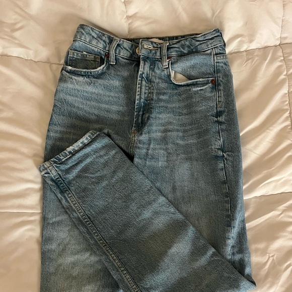 Zara Denim - ZARA MEDIUM/LIGHT WASH JEANS!!!